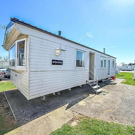 Superb Caravan At Seawick Holiday Park, Sleeps 8 Ref 27202Sw Clacton-on-Sea Exterior foto