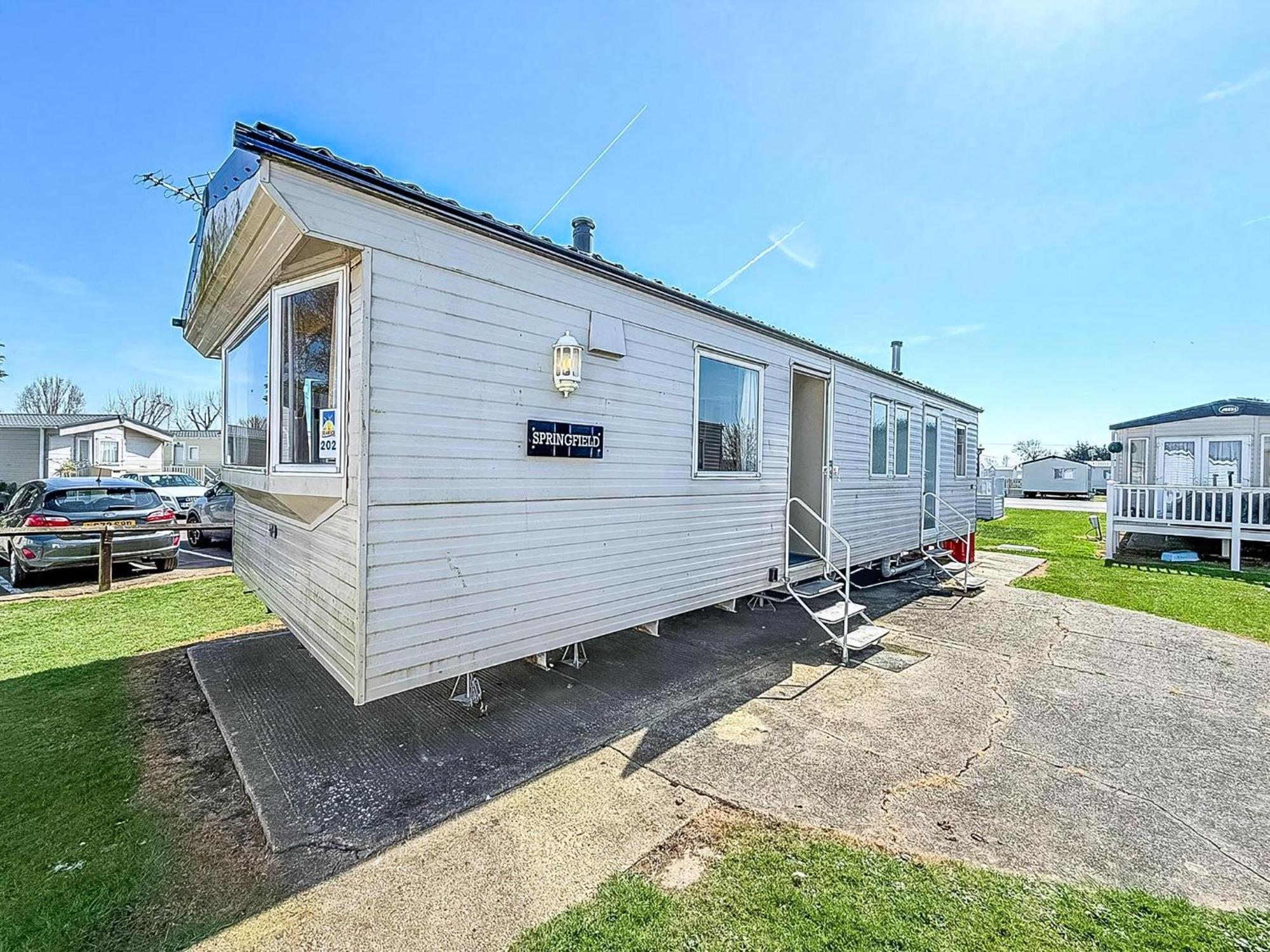 Superb Caravan At Seawick Holiday Park, Sleeps 8 Ref 27202Sw Clacton-on-Sea Exterior foto